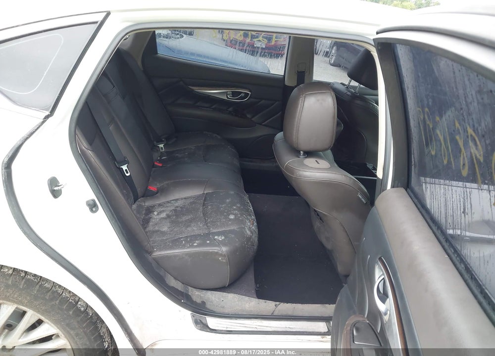 2015 INFINITI Q70 VIN: JN1BY1PP7FM600139