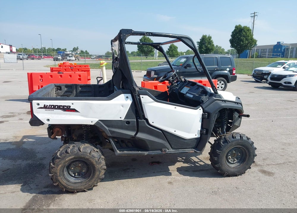 2016 HONDA SXS1000 M3 VIN: 1HFVE04A8G4005613