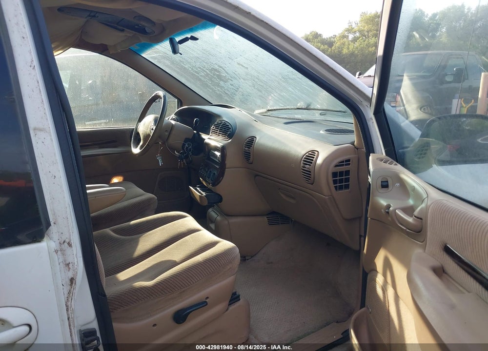 1996 CHRYSLER TOWN & COUNTRY VIN: 1C4GP54L0TB422046
