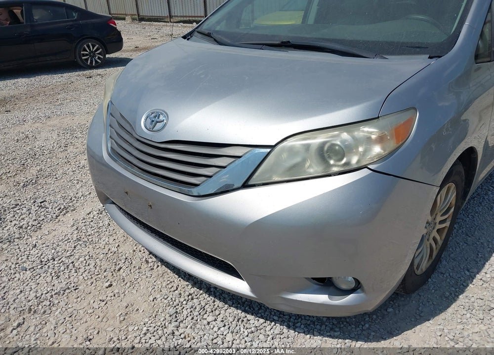 2011 TOYOTA SIENNA XLE V6 VIN: 5TDYK3DC8BS146813