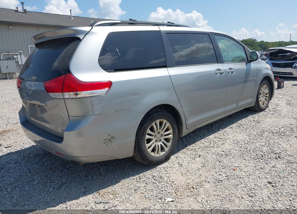 2011 TOYOTA SIENNA XLE V6 VIN: 5TDYK3DC8BS146813