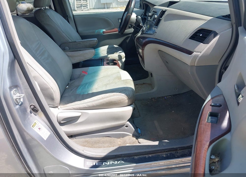 2011 TOYOTA SIENNA XLE V6 VIN: 5TDYK3DC8BS146813