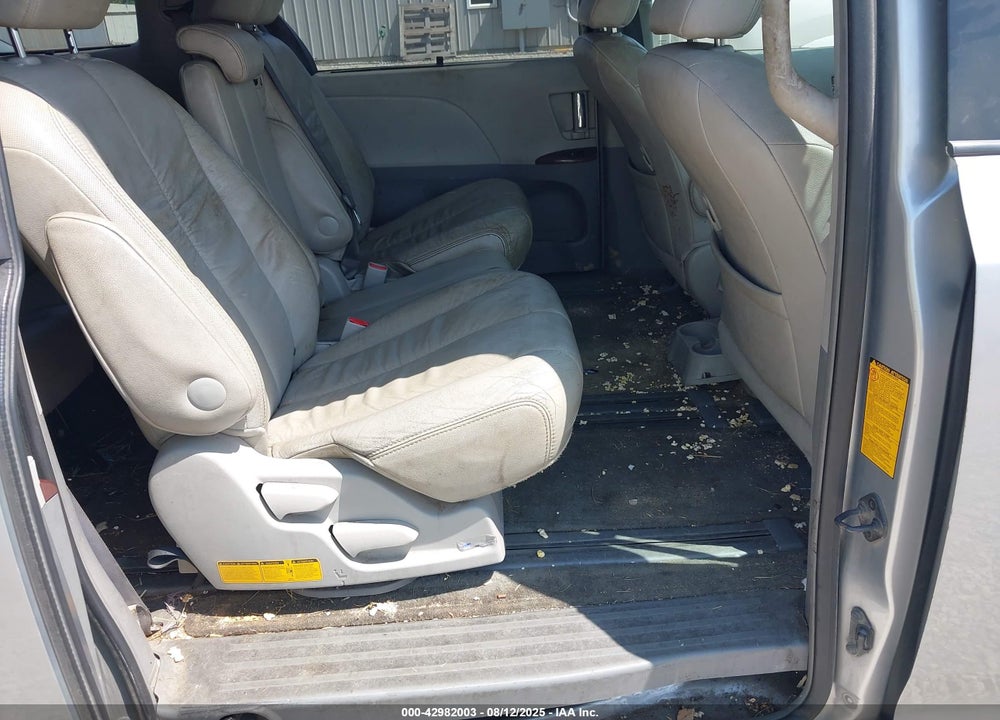 2011 TOYOTA SIENNA XLE V6 VIN: 5TDYK3DC8BS146813