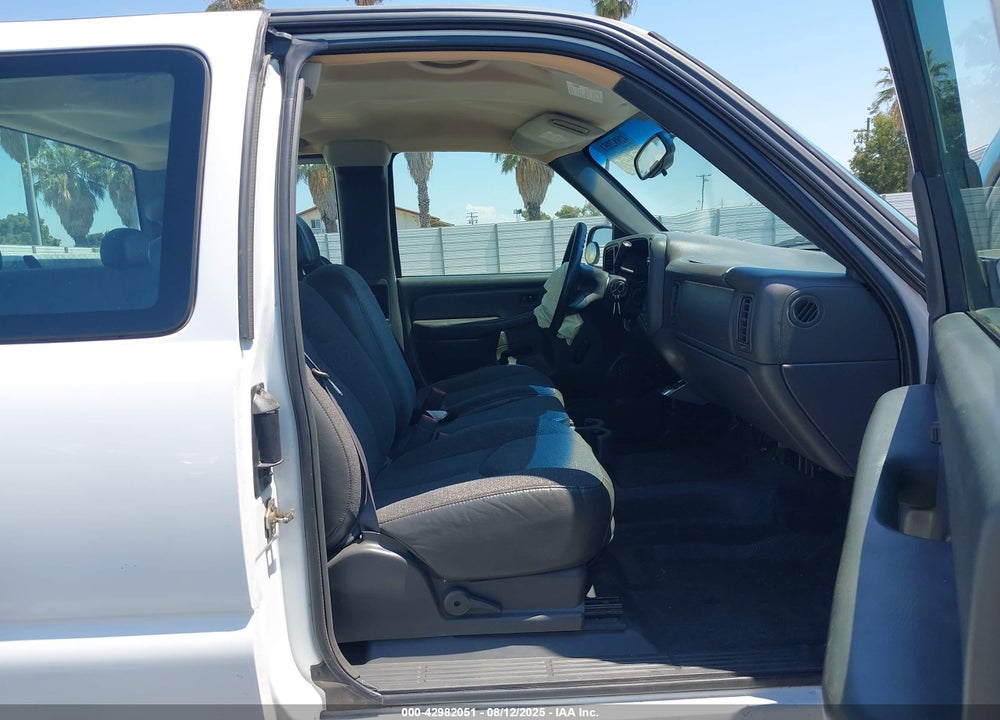 2005 GMC SIERRA 1500 WORK TRUCK VIN: 1GTEC19V25E317287