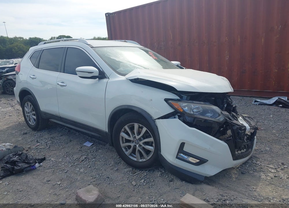 2017 NISSAN ROGUE VIN: KNMAT2MT6HP601069