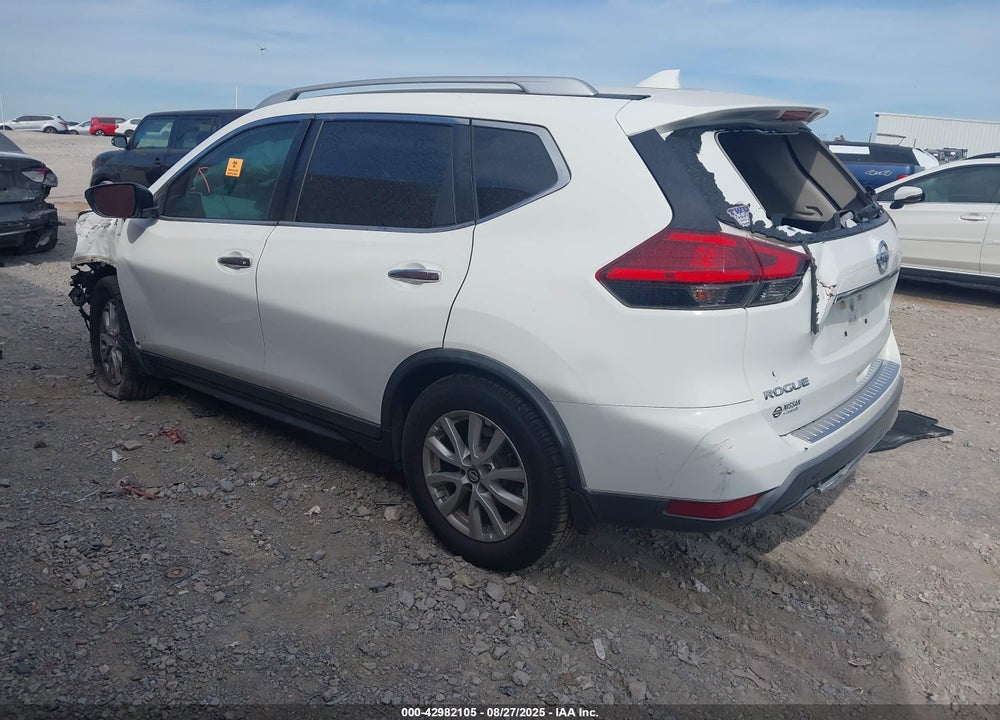 2017 NISSAN ROGUE VIN: KNMAT2MT6HP601069