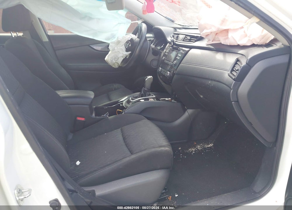 2017 NISSAN ROGUE VIN: KNMAT2MT6HP601069