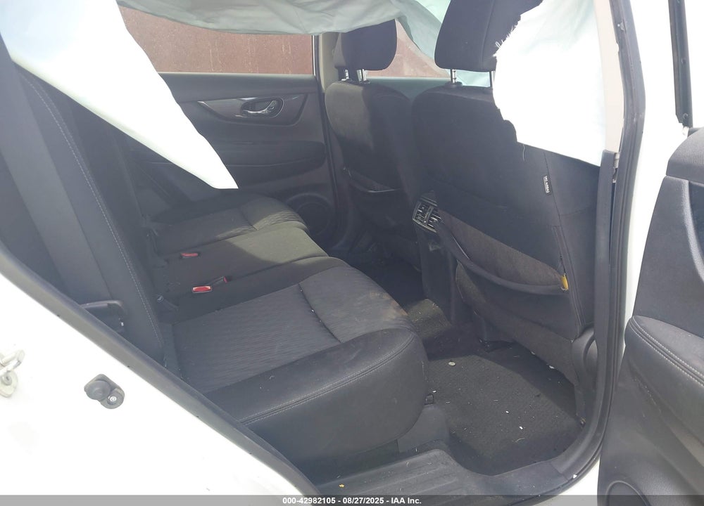 2017 NISSAN ROGUE VIN: KNMAT2MT6HP601069
