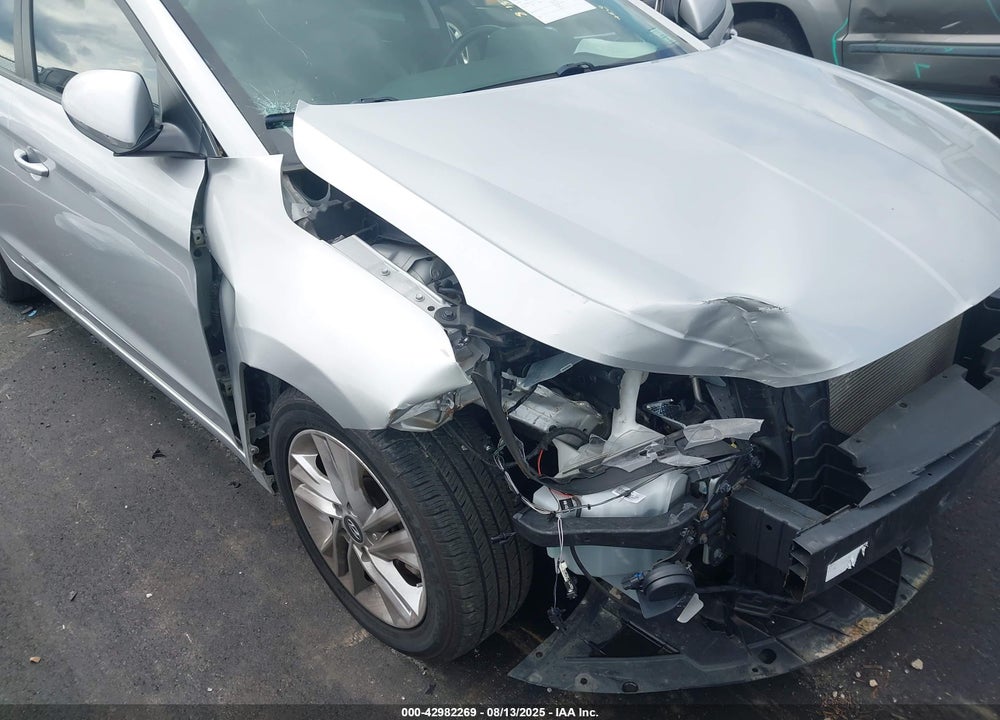 2020 HYUNDAI ELANTRA VIN: 5NPD84LF2LH517177