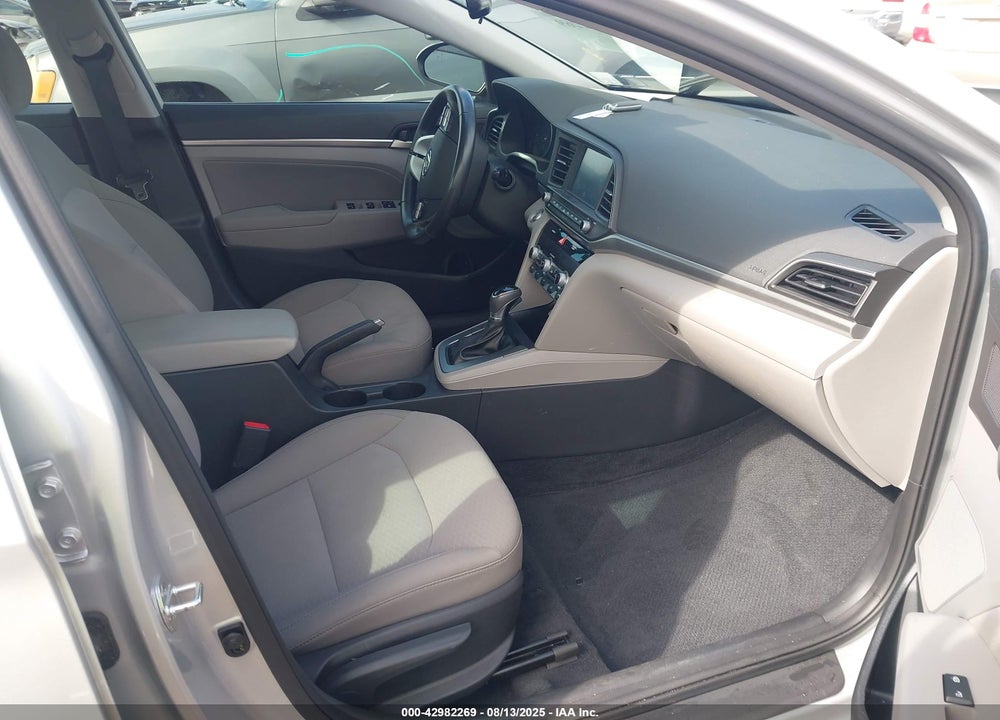 2020 HYUNDAI ELANTRA VIN: 5NPD84LF2LH517177