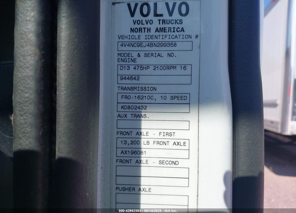 2011 VOLVO VN VNL VIN: 4V4NC9EJ4BN299358