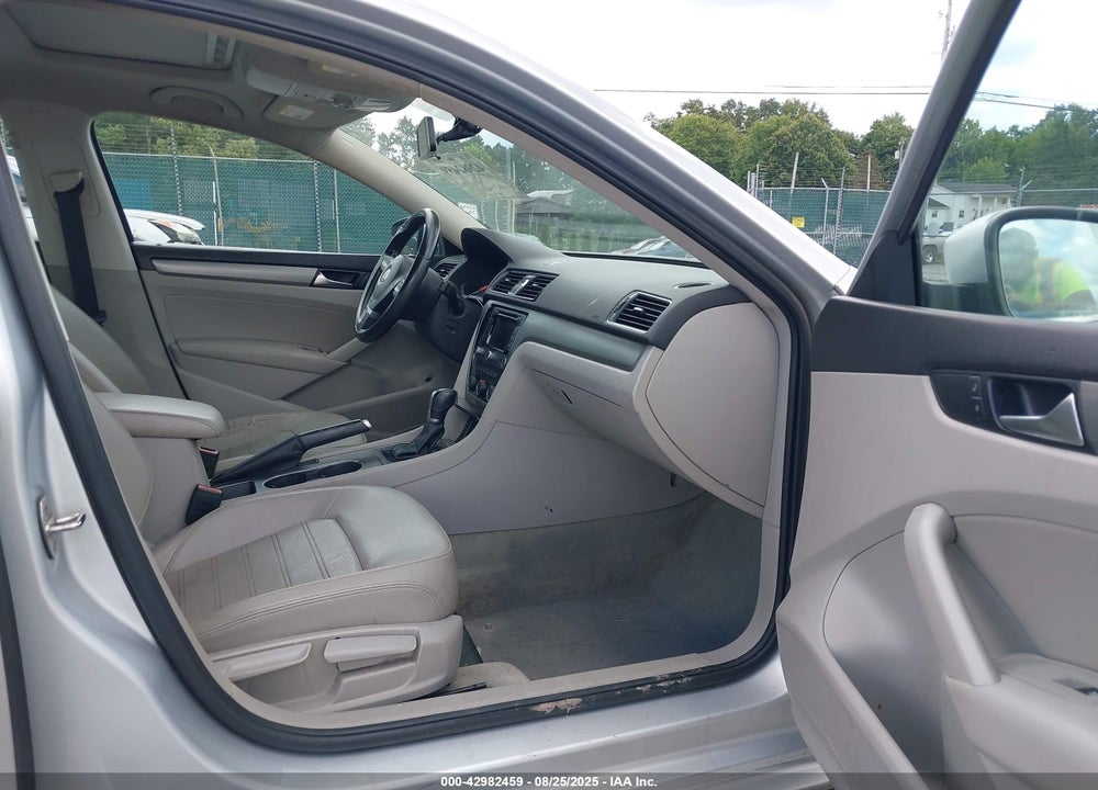 2015 VOLKSWAGEN PASSAT 1.8T SE VIN: 1VWBS7A37FC013983