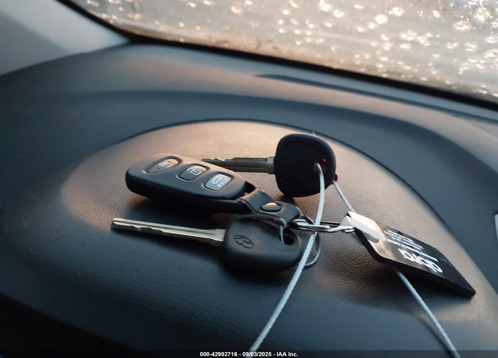 2013 HYUNDAI ELANTRA LIMITED VIN: KMHDH4AE8DU677612