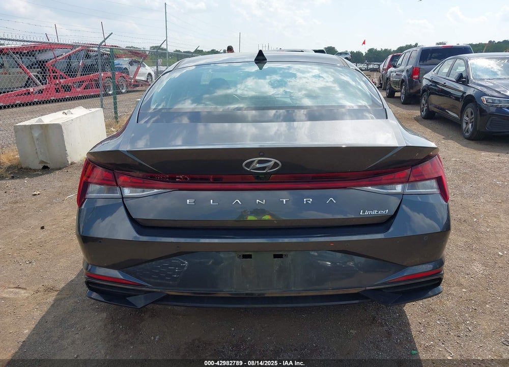 2022 HYUNDAI ELANTRA VIN: 5NPLP4AG2NH071948