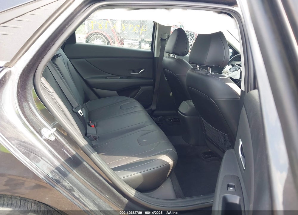 2022 HYUNDAI ELANTRA VIN: 5NPLP4AG2NH071948