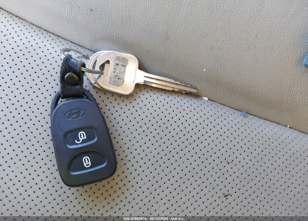 2009 HYUNDAI SANTA FE VIN: 5NMSH13E29H270861