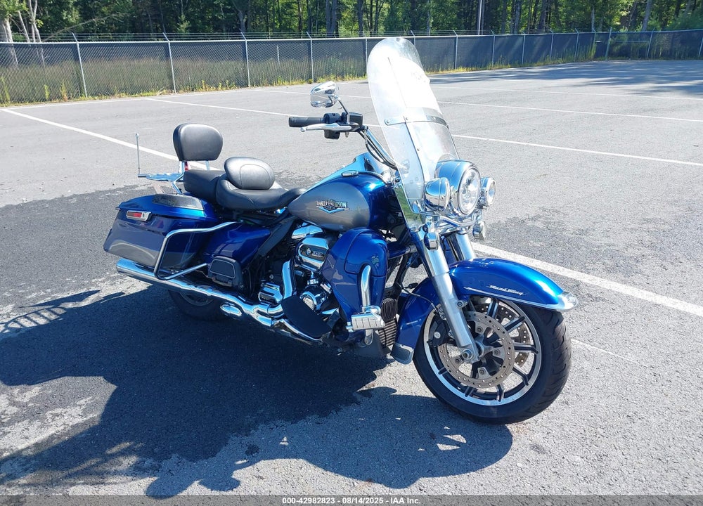 2017 HARLEY-DAVIDSON FLHR VIN: 1HD1FBC19HB607404