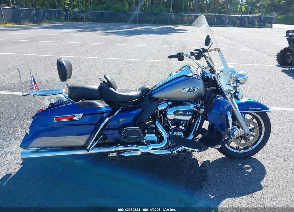 2017 HARLEY-DAVIDSON FLHR VIN: 1HD1FBC19HB607404
