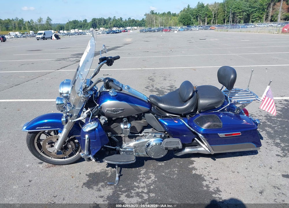 2017 HARLEY-DAVIDSON FLHR VIN: 1HD1FBC19HB607404