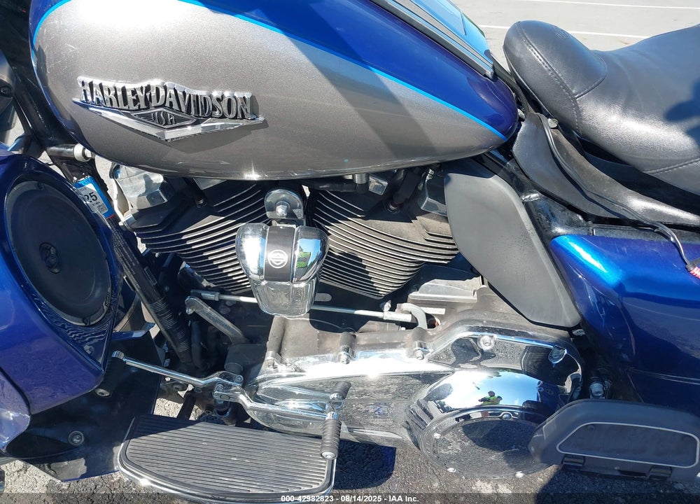 2017 HARLEY-DAVIDSON FLHR VIN: 1HD1FBC19HB607404