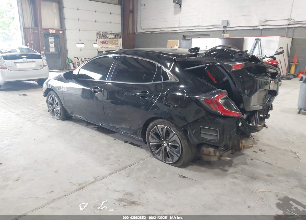 2017 HONDA CIVIC VIN: SHHFK7H56HU405238