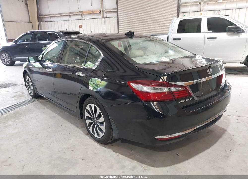 2017 HONDA ACCORD VIN: JHMCR6F56HC028239