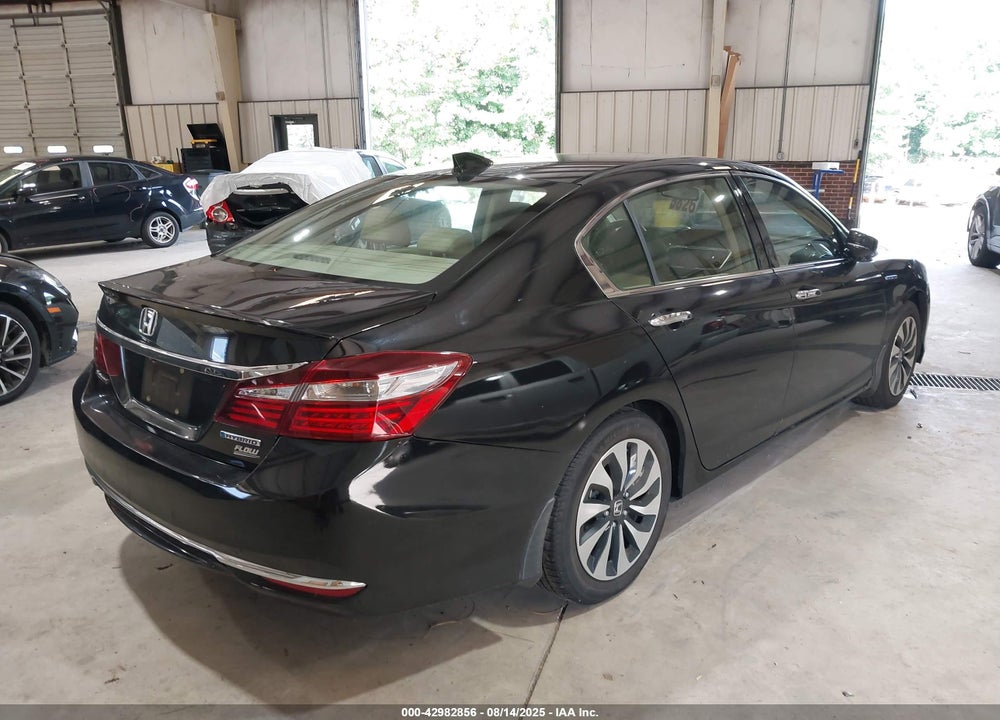 2017 HONDA ACCORD VIN: JHMCR6F56HC028239