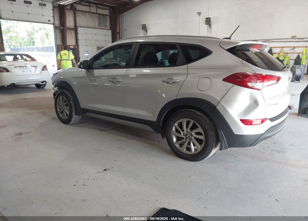 2017 HYUNDAI TUCSON VIN: KM8J3CA49HU382172
