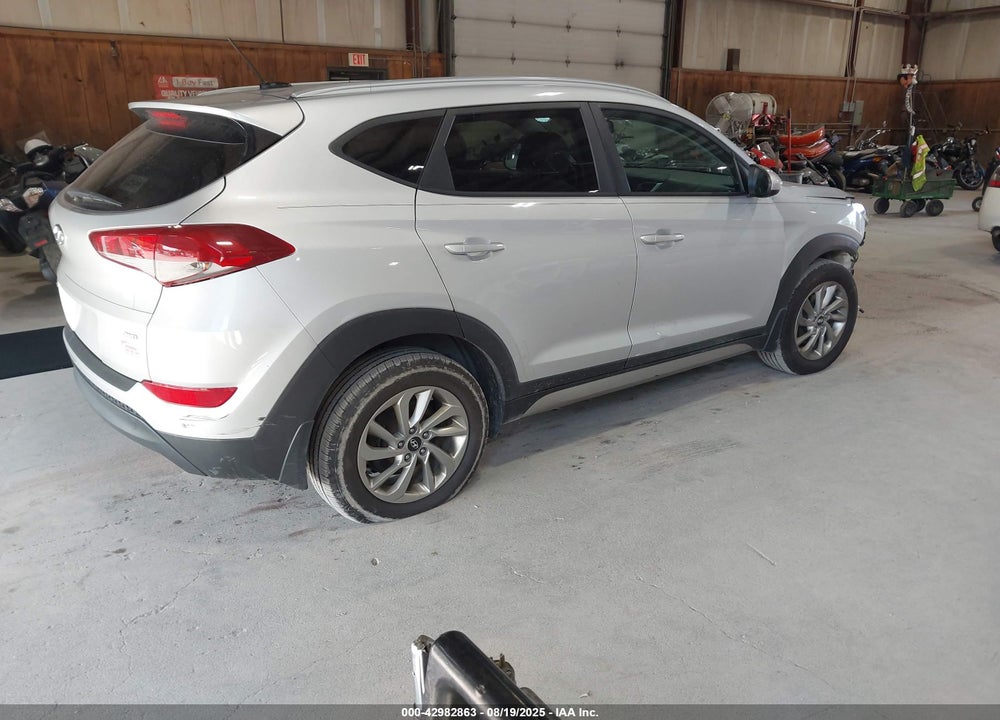 2017 HYUNDAI TUCSON VIN: KM8J3CA49HU382172