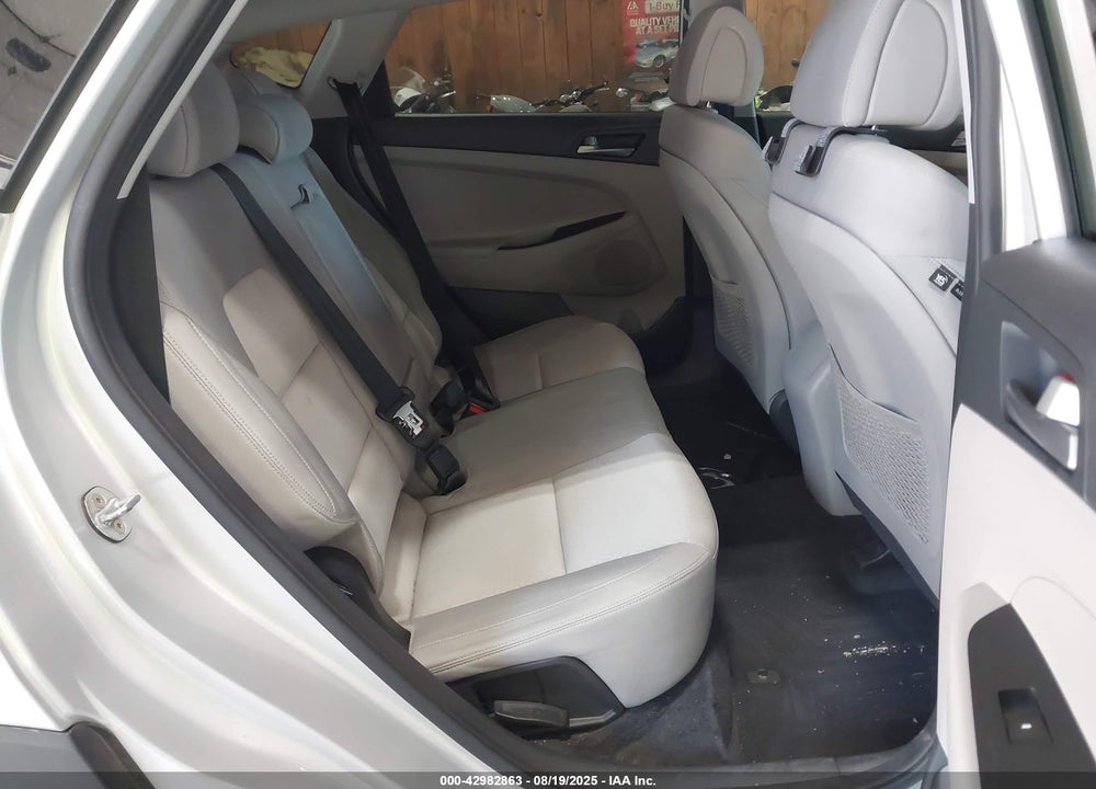 2017 HYUNDAI TUCSON VIN: KM8J3CA49HU382172