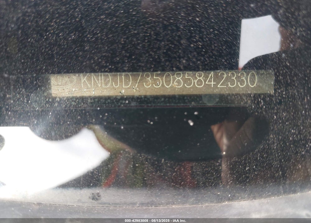 2008 KIA SORENTO LX VIN: KNDJD735085842330
