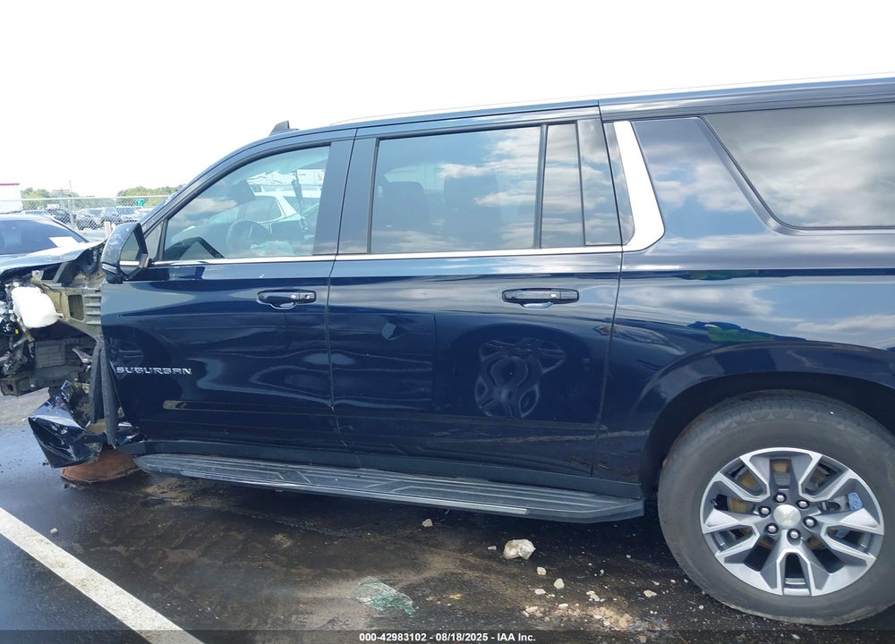 2021 CHEVROLET SUBURBAN 4WD LT VIN: 1GNSKCKD2MR229390