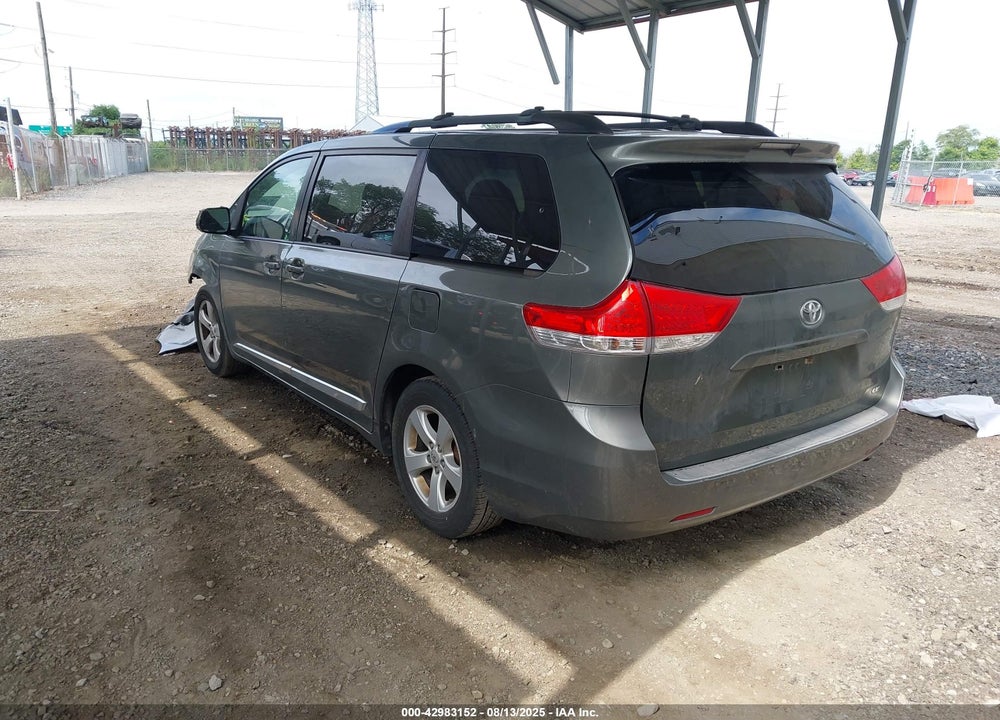 2013 TOYOTA SIENNA LE V6 8 PASSENGER VIN: 5TDKK3DC4DS396011