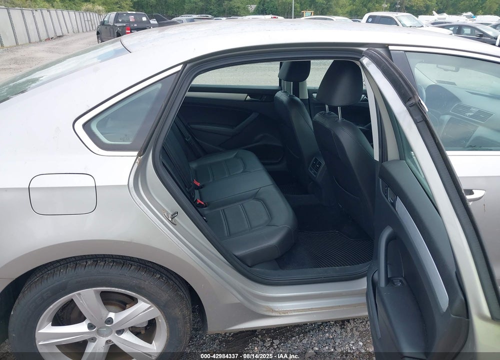 2013 VOLKSWAGEN PASSAT VIN: 1VWBP7A39DC075335