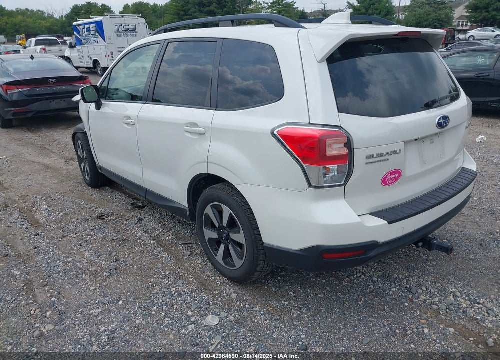 2018 SUBARU FORESTER VIN: JF2SJAEC1JH455670
