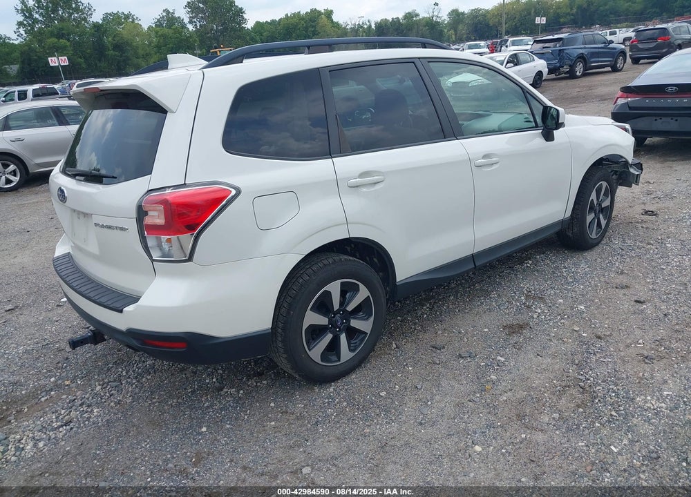 2018 SUBARU FORESTER VIN: JF2SJAEC1JH455670