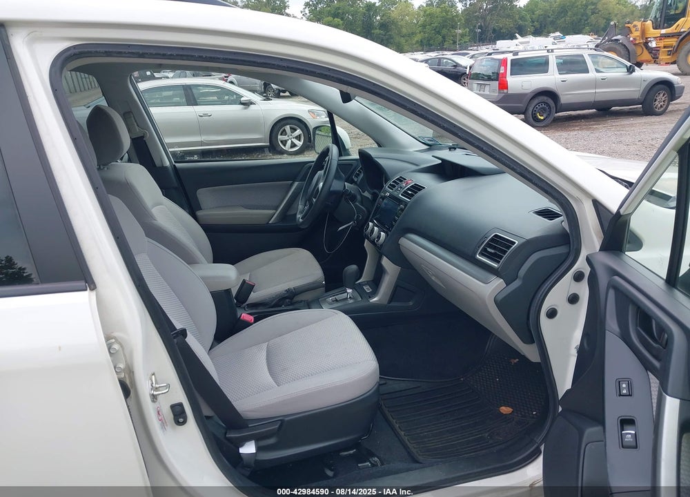 2018 SUBARU FORESTER VIN: JF2SJAEC1JH455670