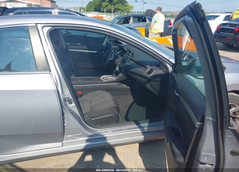 2018 HONDA CIVIC VIN: 2HGFC2F83JH526146
