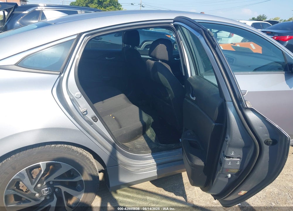 2018 HONDA CIVIC VIN: 2HGFC2F83JH526146