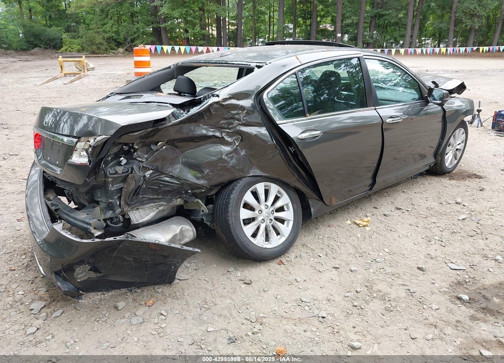 2013 HONDA ACCORD VIN: 1HGCR2F84DA033290