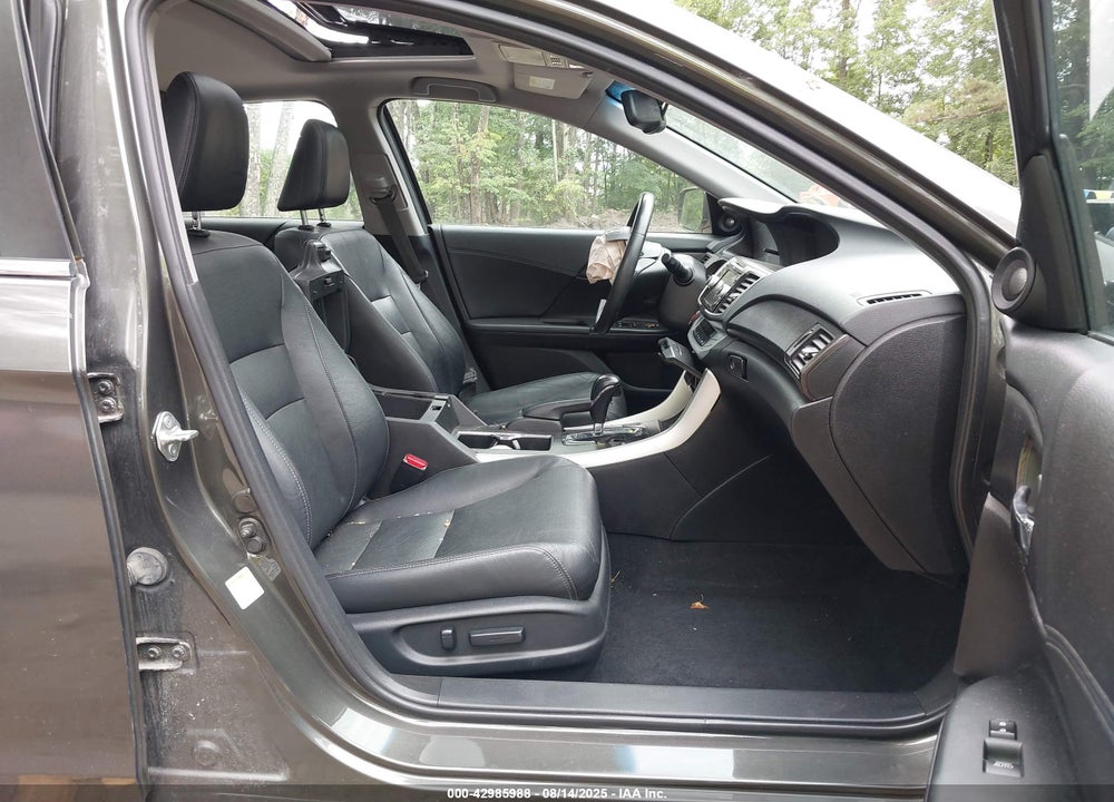 2013 HONDA ACCORD VIN: 1HGCR2F84DA033290