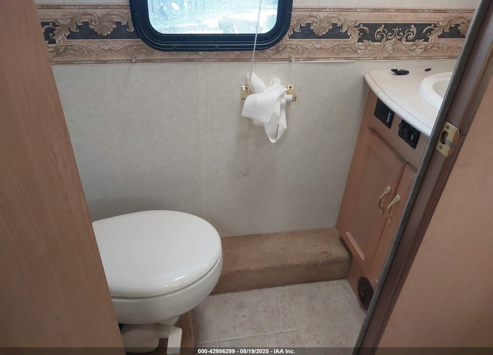 2004 FREIGHTLINER CHASSIS X LINE MOTOR HOME VIN: 4UZAAHDCX4CN53128