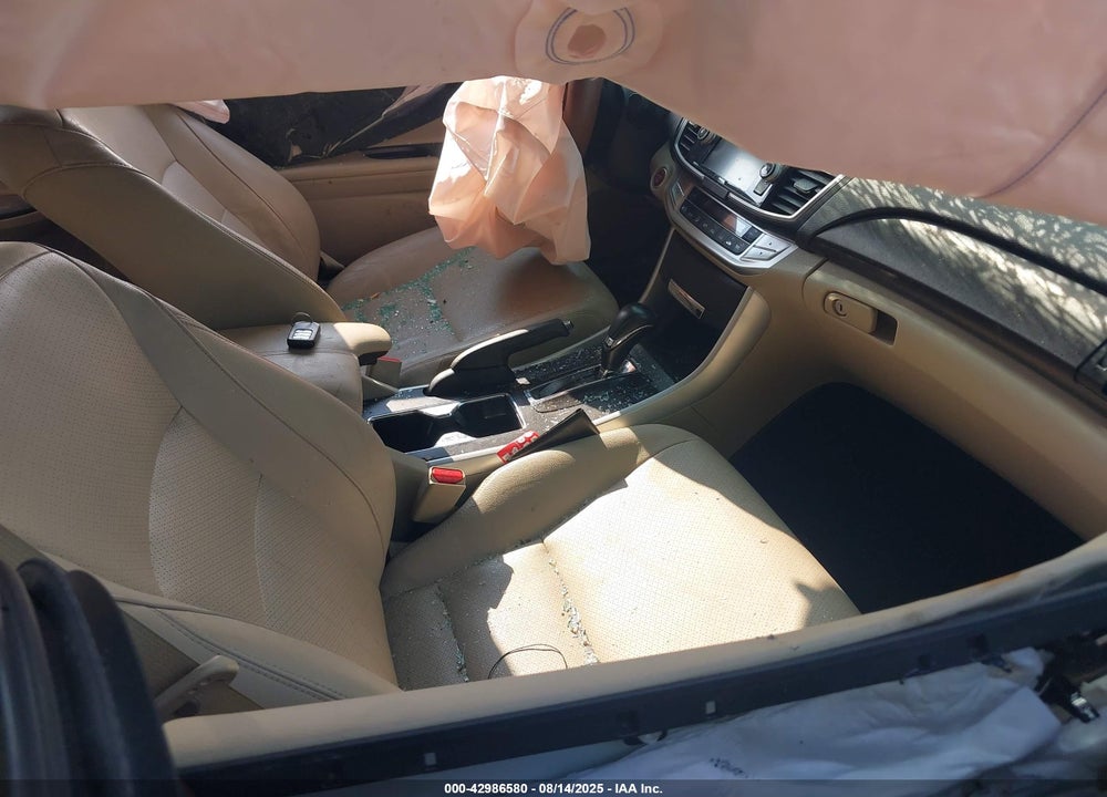 2013 HONDA ACCORD VIN: 1HGCR2F82DA135123