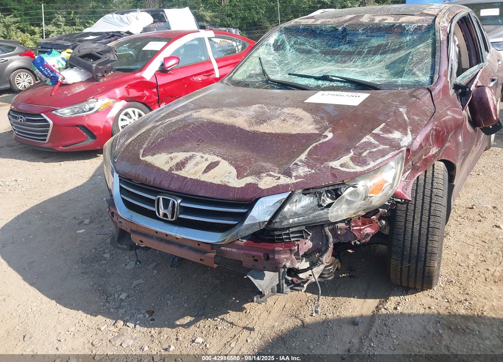 2013 HONDA ACCORD VIN: 1HGCR2F82DA135123