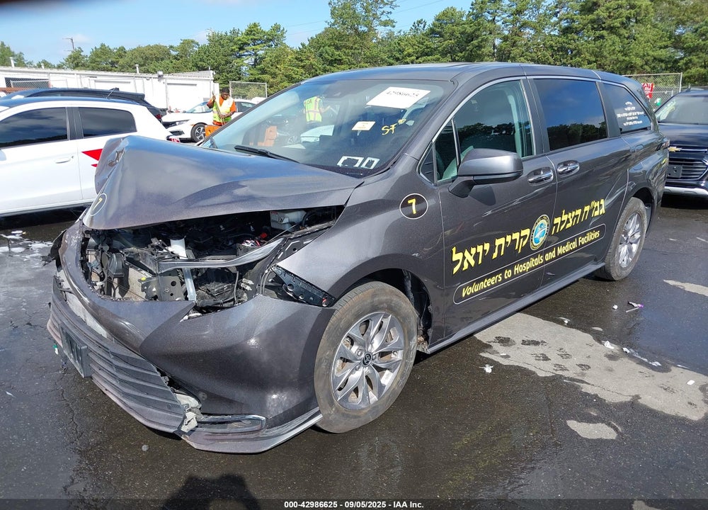 2023 TOYOTA SIENNA XLE VIN: 5TDYRKEC9PS152552