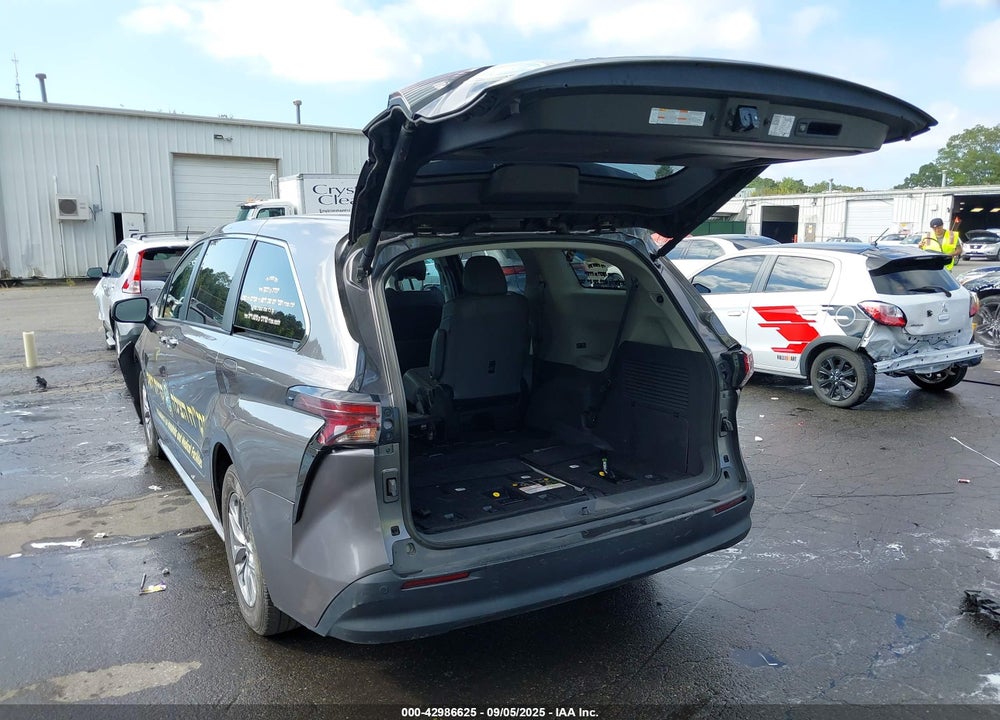 2023 TOYOTA SIENNA XLE VIN: 5TDYRKEC9PS152552