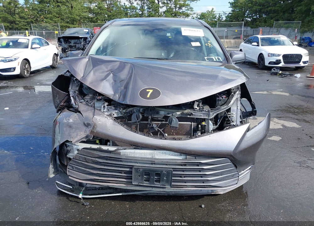 2023 TOYOTA SIENNA XLE VIN: 5TDYRKEC9PS152552