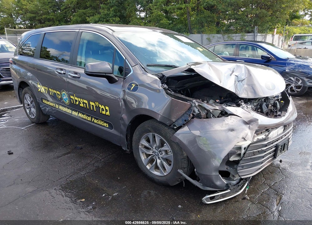 2023 TOYOTA SIENNA XLE VIN: 5TDYRKEC9PS152552