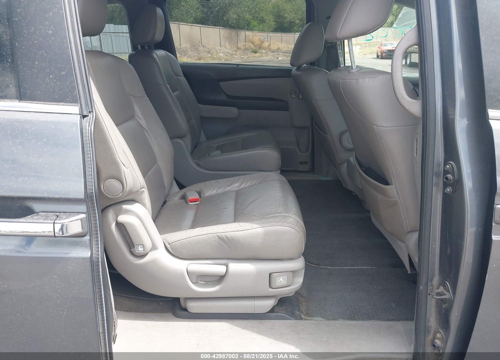 2011 HONDA ODYSSEY EX-L VIN: 5FNRL5H61BB016412