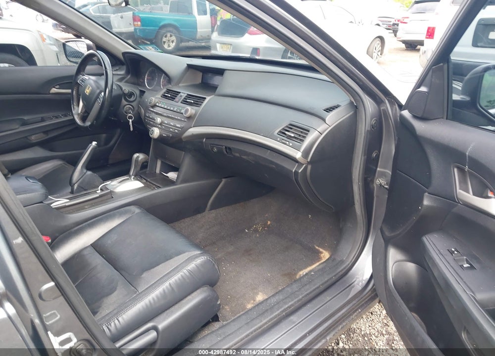 2011 HONDA ACCORD VIN: 1HGCP2F60BA028489